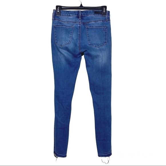 Articles of Society Sarah Mead Wash Distressed Raw Hem Skinny Jeans 
Size 26 - Picture 4 of 9